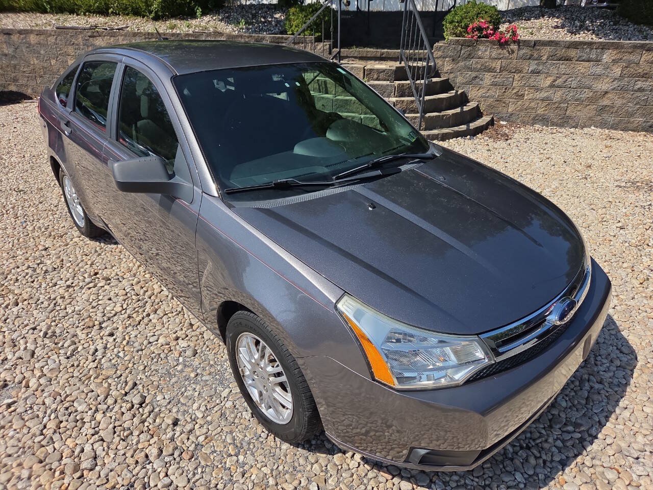 Used 2010 Ford Focus SE FWD image 9