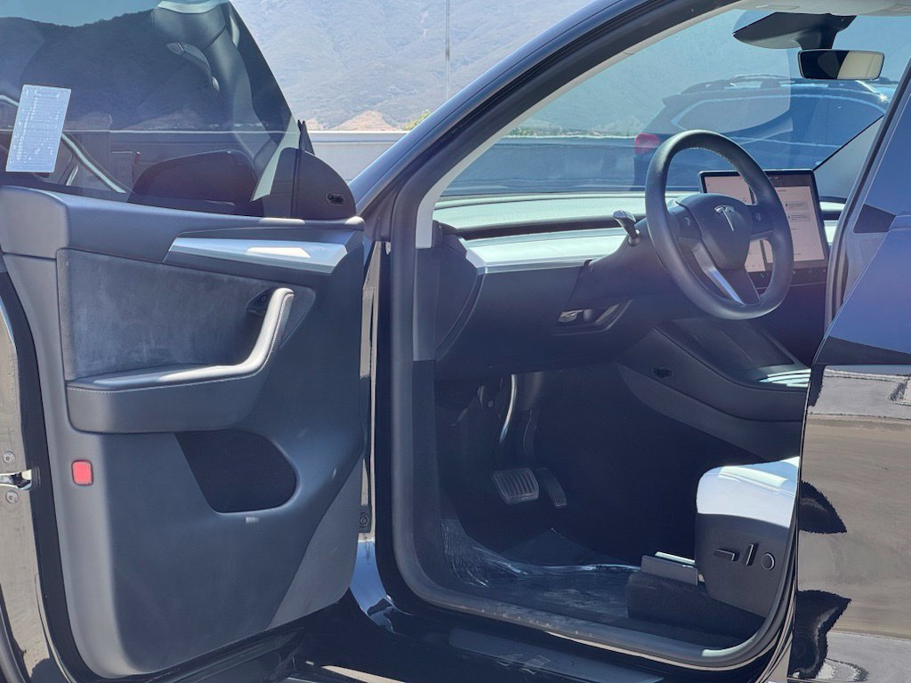 Used 2023 Tesla Model Y Long Range AWD/4WD image 7