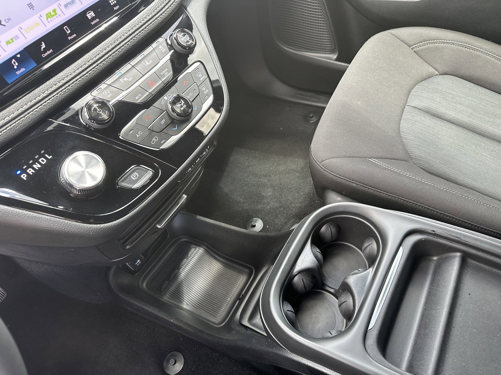 Used 2024 Chrysler Pacifica Touring FWD image 19