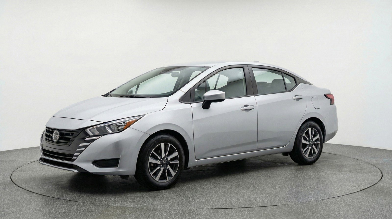 Used 2025 Nissan Versa SV image 3