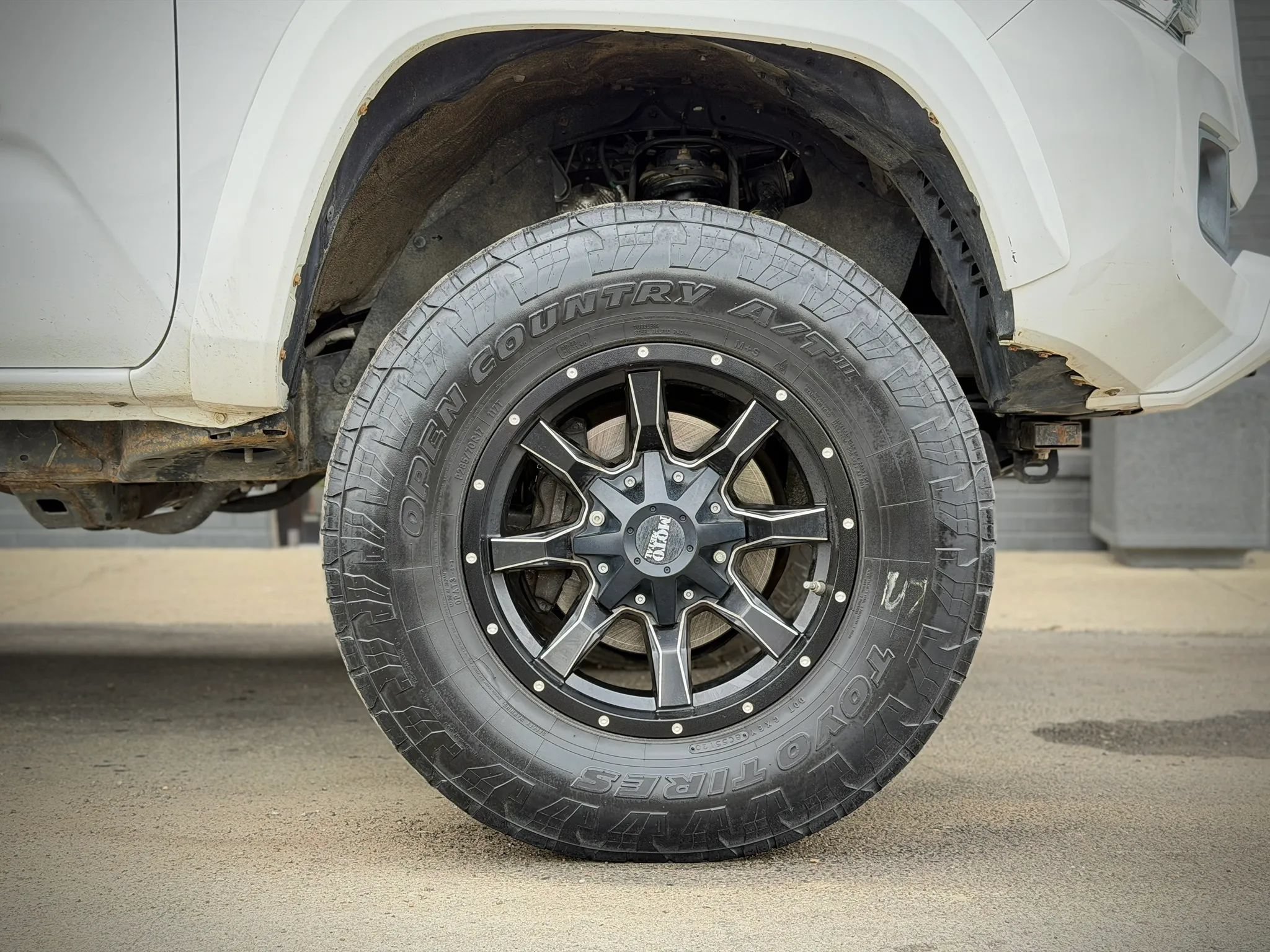 Used 2016 Toyota Tacoma TRD Sport w/ Towing Package AWD/4WD image 19