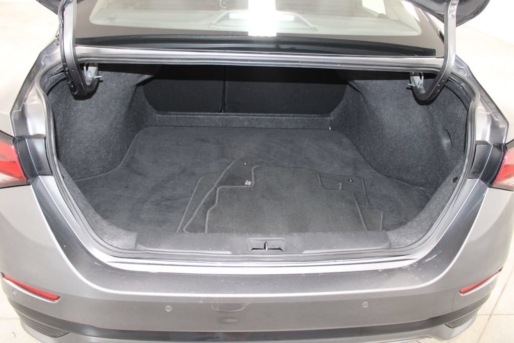 Used 2025 Nissan Sentra SR FWD image 13