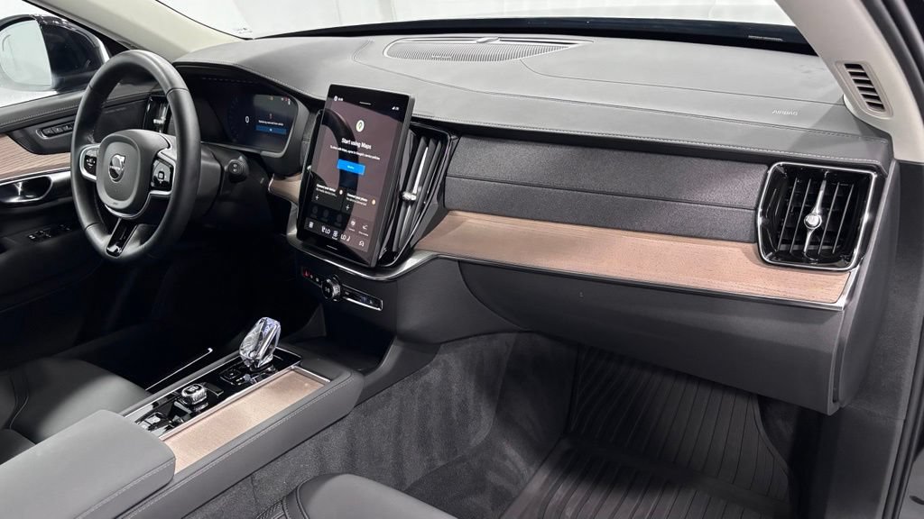 Certified 2026 Volvo XC90 B6 Plus AWD/4WD image 17