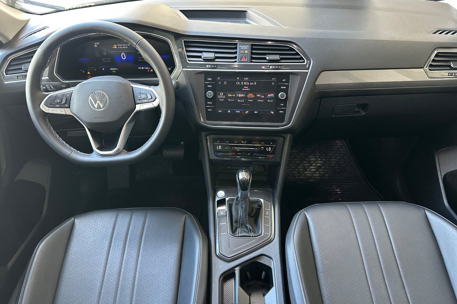 Used 2023 Volkswagen Tiguan SE FWD image 14
