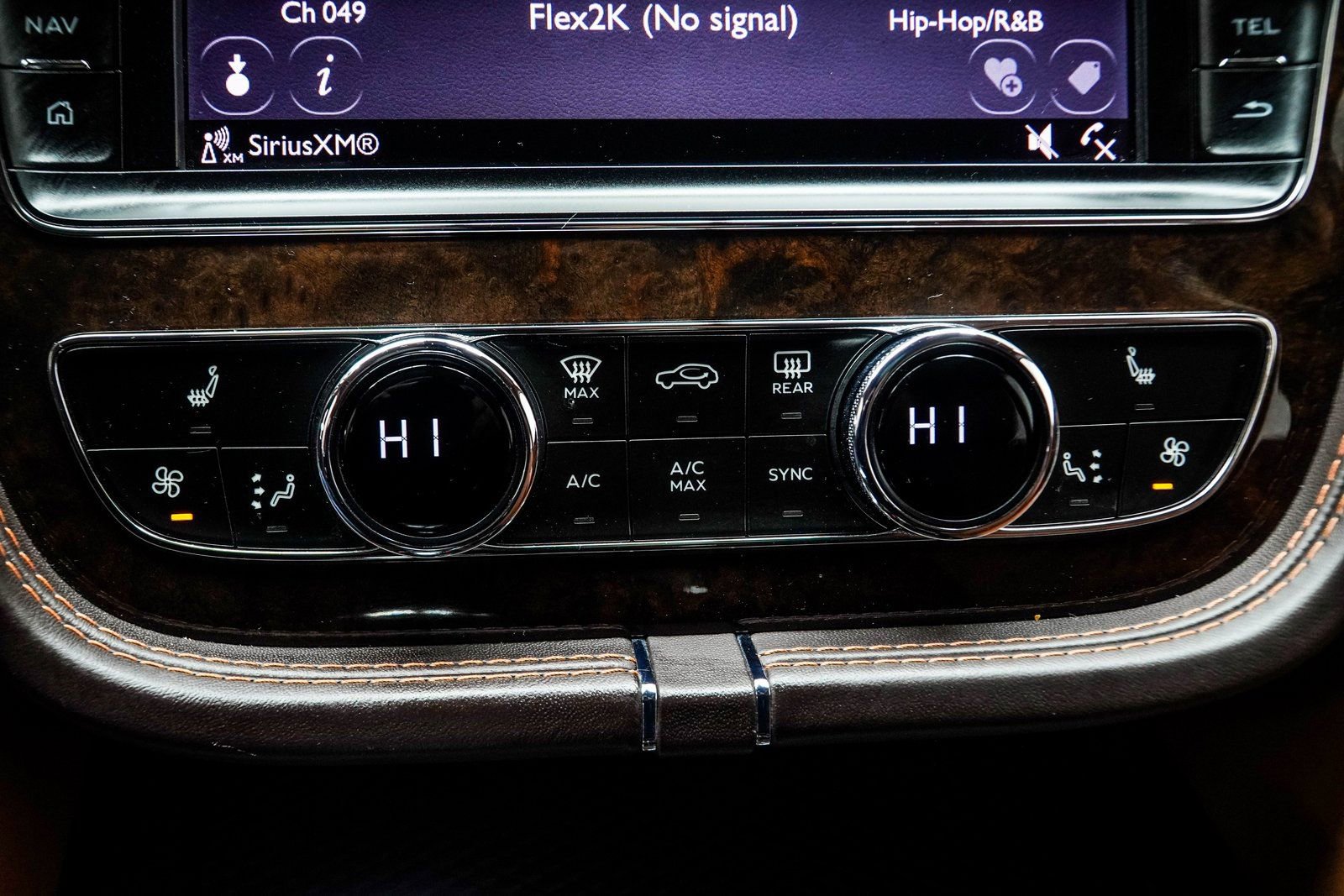 Used 2017 Bentley Bentayga image 27