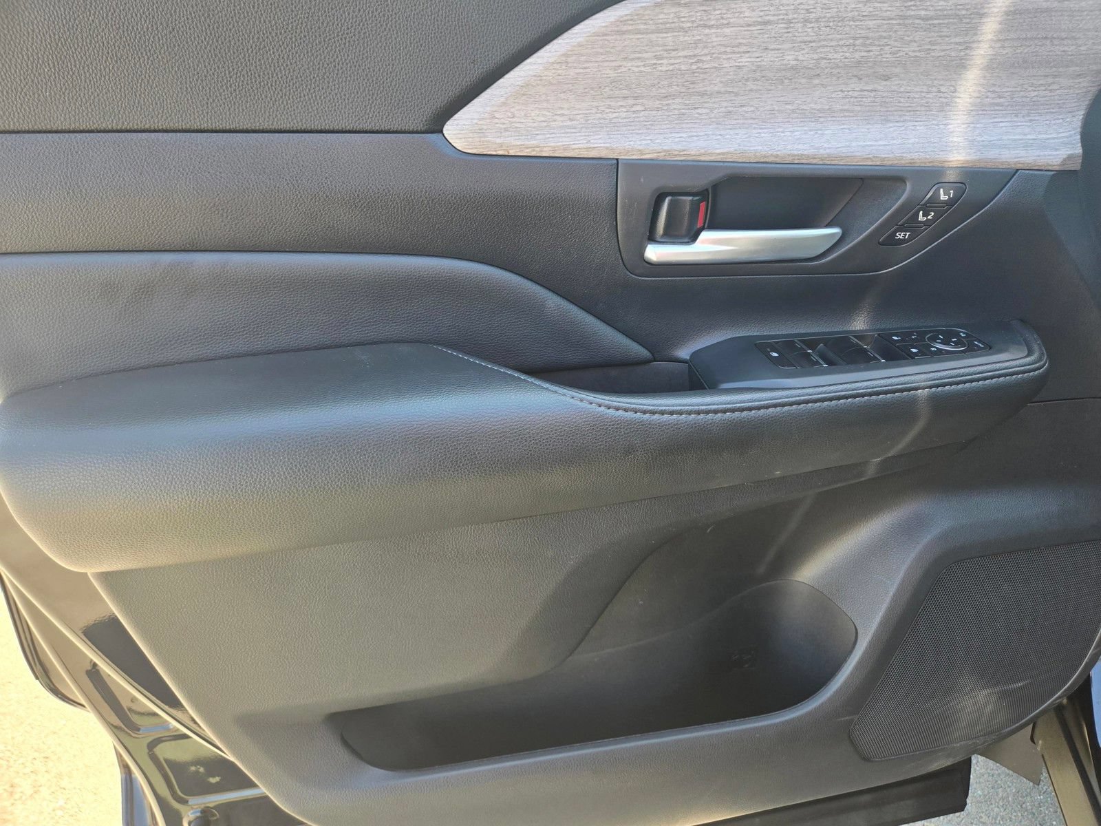 Used 2025 Toyota Grand Highlander FWD image 16