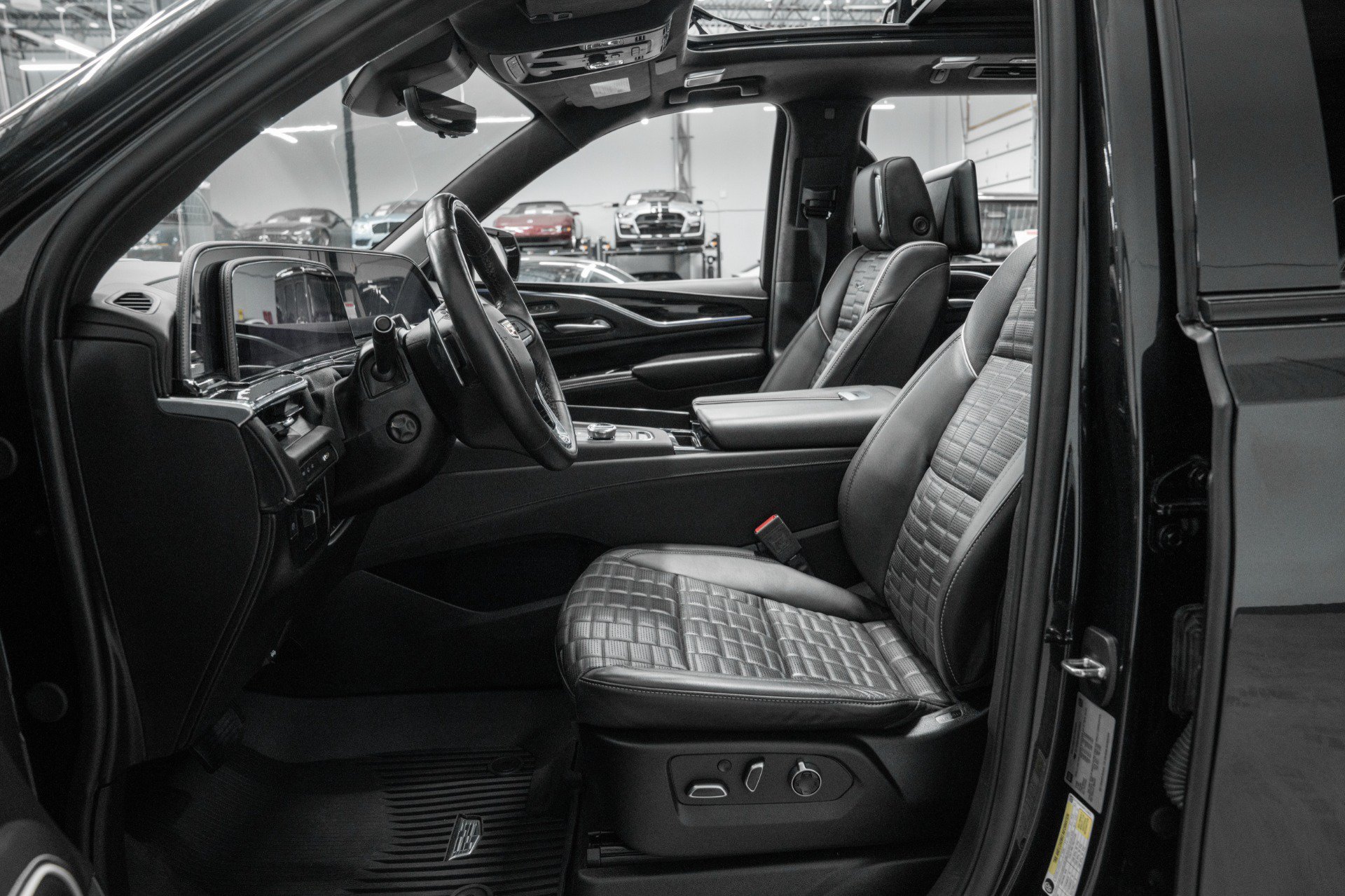 Used 2024 Cadillac Escalade ESV V w/ LPO, Floor Liner Package AWD/4WD image 25