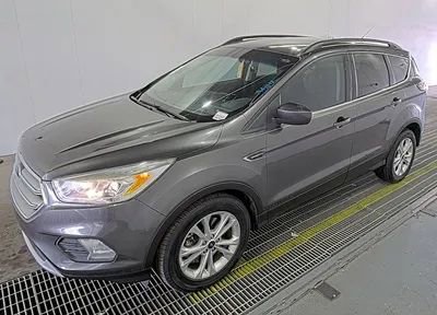 Used 2017 Ford Escape SE w/ Equipment Group 201A image 1