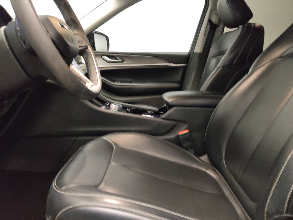 Used 2023 Jeep Grand Cherokee Limited RWD image 17