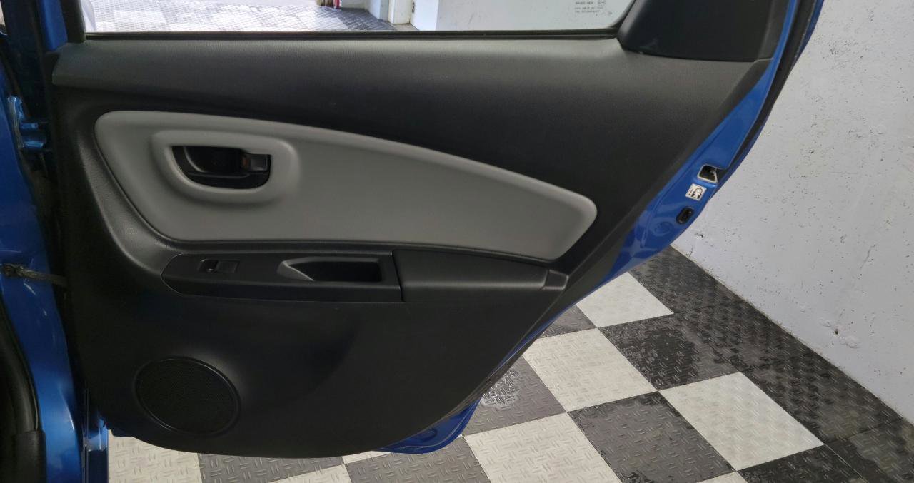 Used 2016 Toyota Yaris L FWD image 18