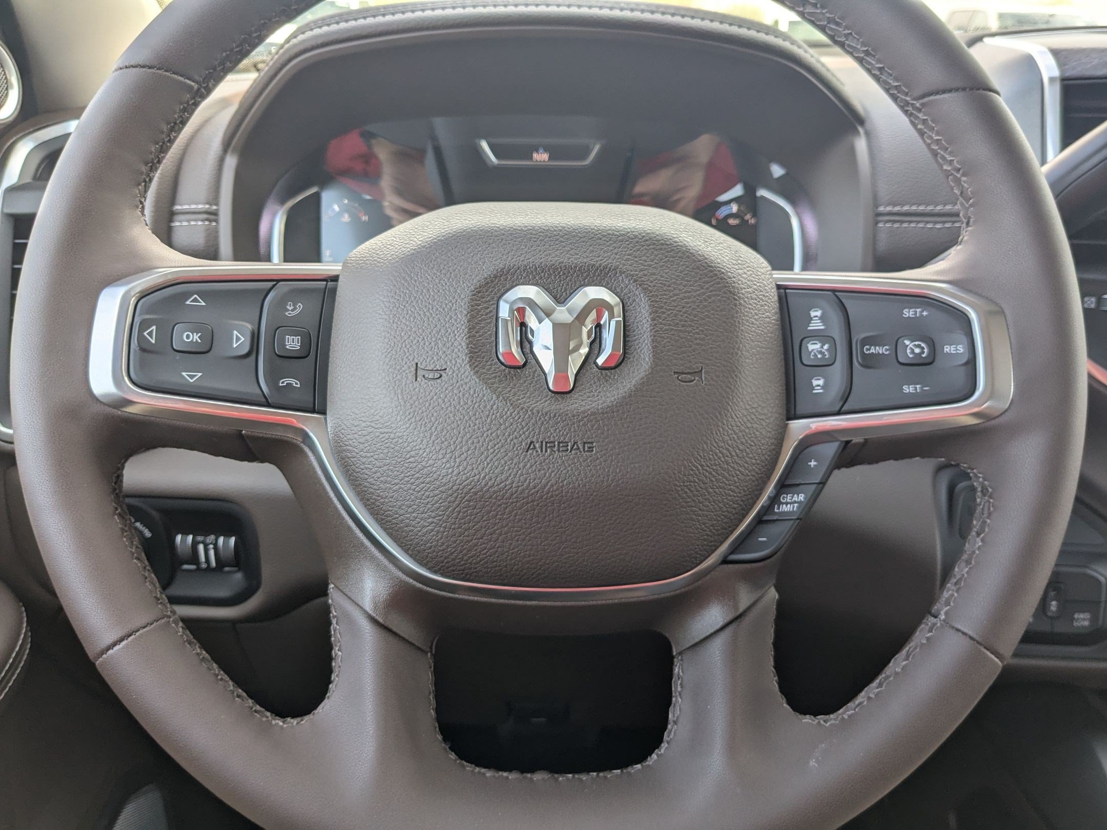 Used 2025 RAM 2500 Laramie AWD/4WD image 17