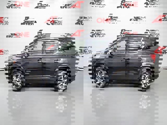 Used 2021 GMC Acadia SLE w/ Driver Convenience Package FWD image 4