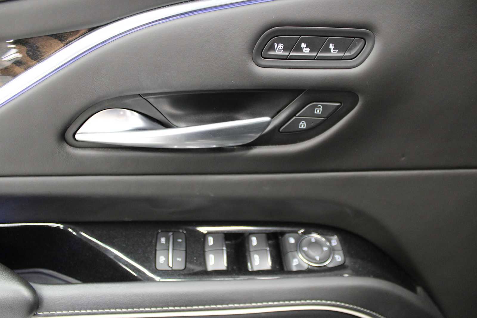 Certified 2024 Cadillac Escalade ESV Sport Platinum w/ LPO, ONYX Package image 18