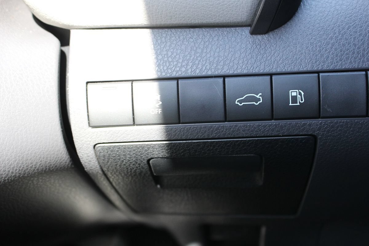 Used 2018 Toyota Camry XLE FWD image 29