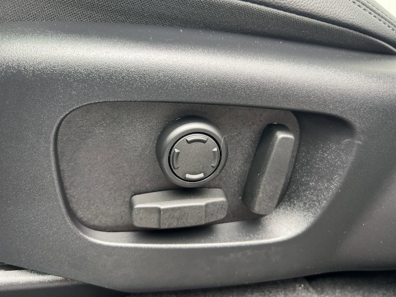 New 2025 Land Rover Range Rover Velar Dynamic SE image 24