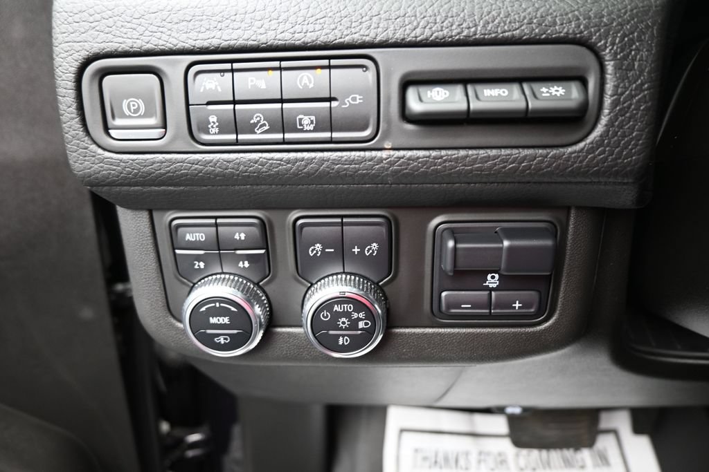 Used 2022 GMC Yukon Denali w/ Denali Premium Package AWD/4WD image 13