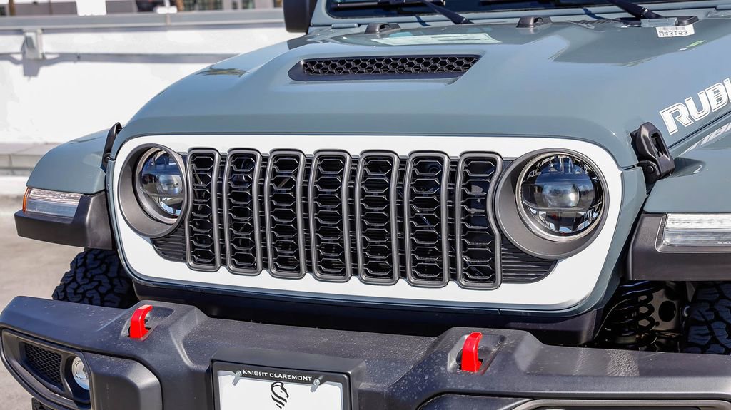 New 2026 Jeep Wrangler Unlimited Rubicon w/ Whitecap Package image 5