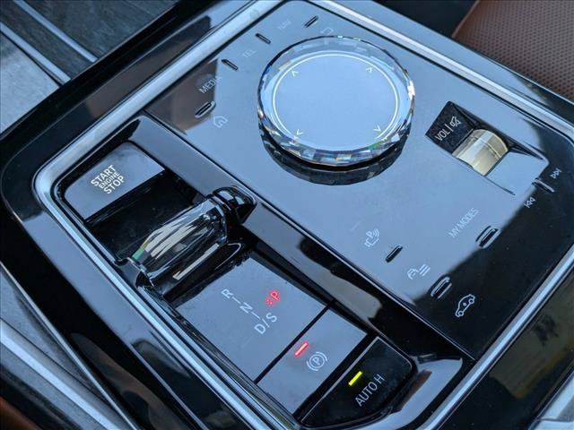 Used 2025 BMW 750e xDrive w/ Executive Package AWD/4WD image 12