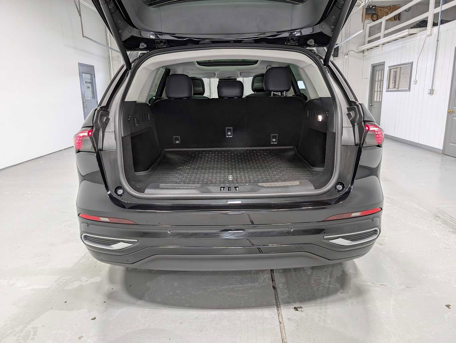 Certified 2025 Lincoln Nautilus Reserve image 32