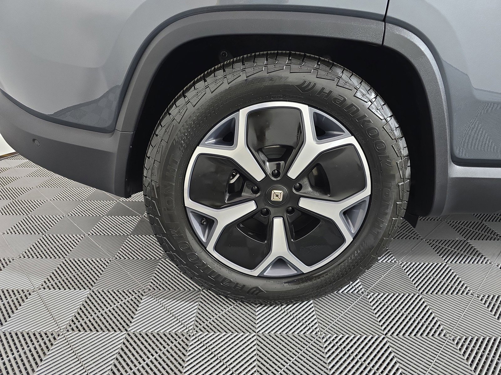 Used 2024 Rivian R1S Adventure AWD/4WD image 12