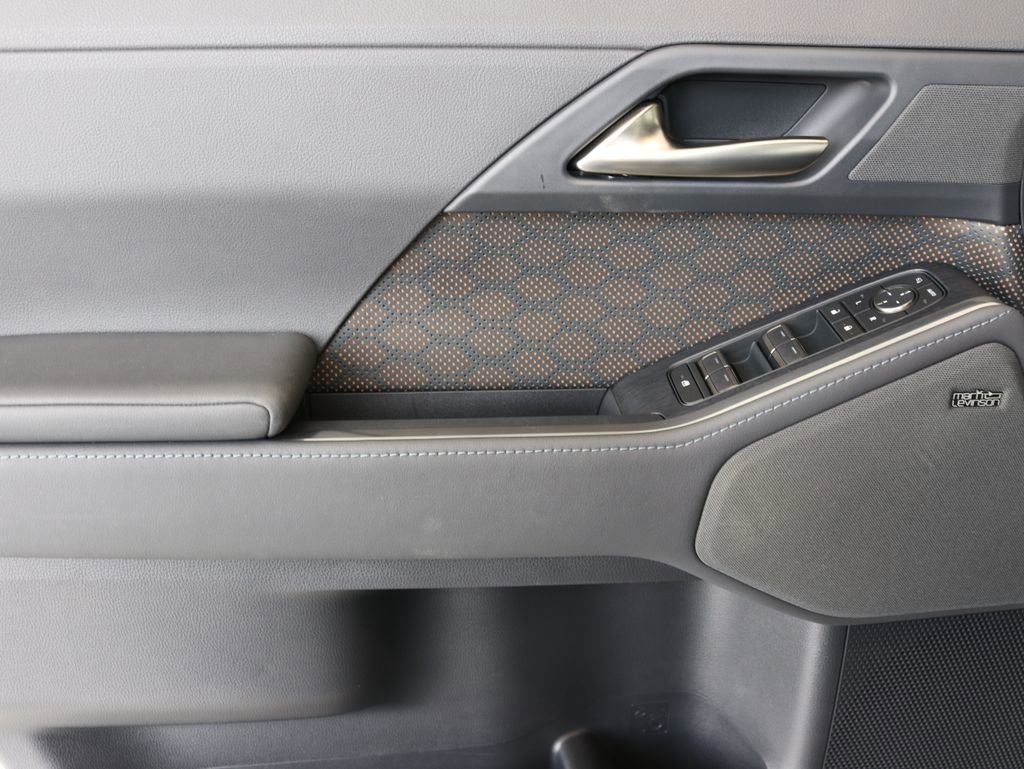 Used 2024 Lexus GX 550 w/ Accessory Package (Z1) image 15