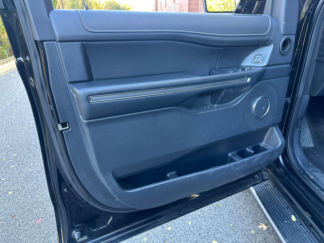 Used 2023 Ford Expedition Max XLT image 28