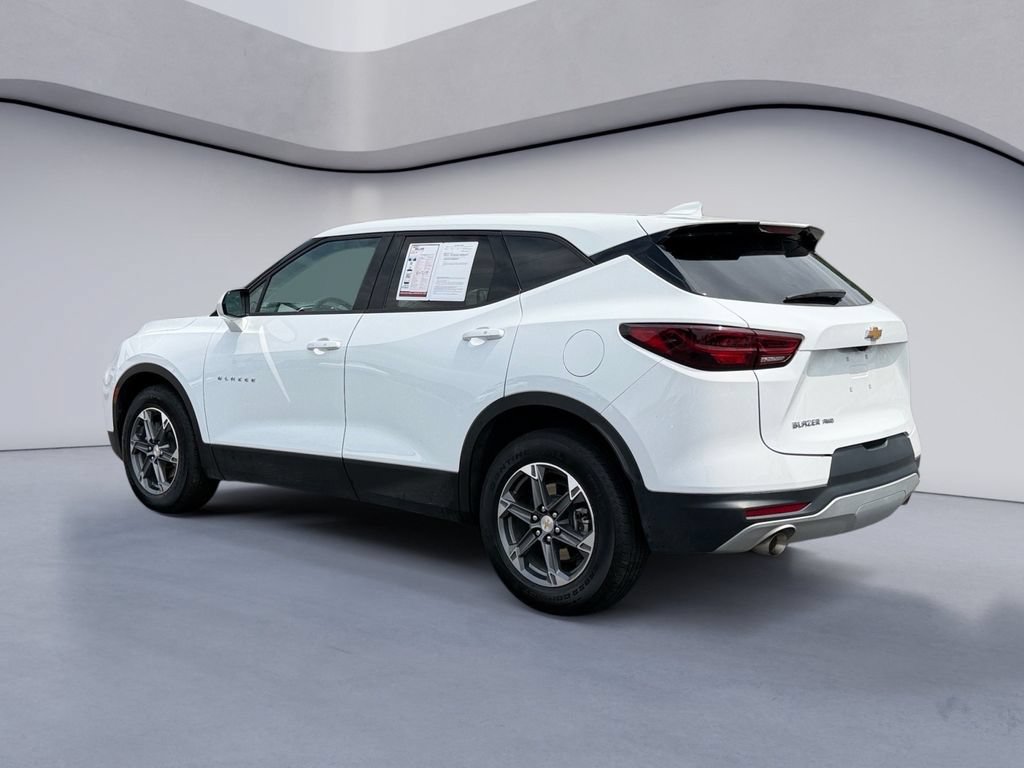 Used 2025 Chevrolet Blazer LT AWD/4WD image 3