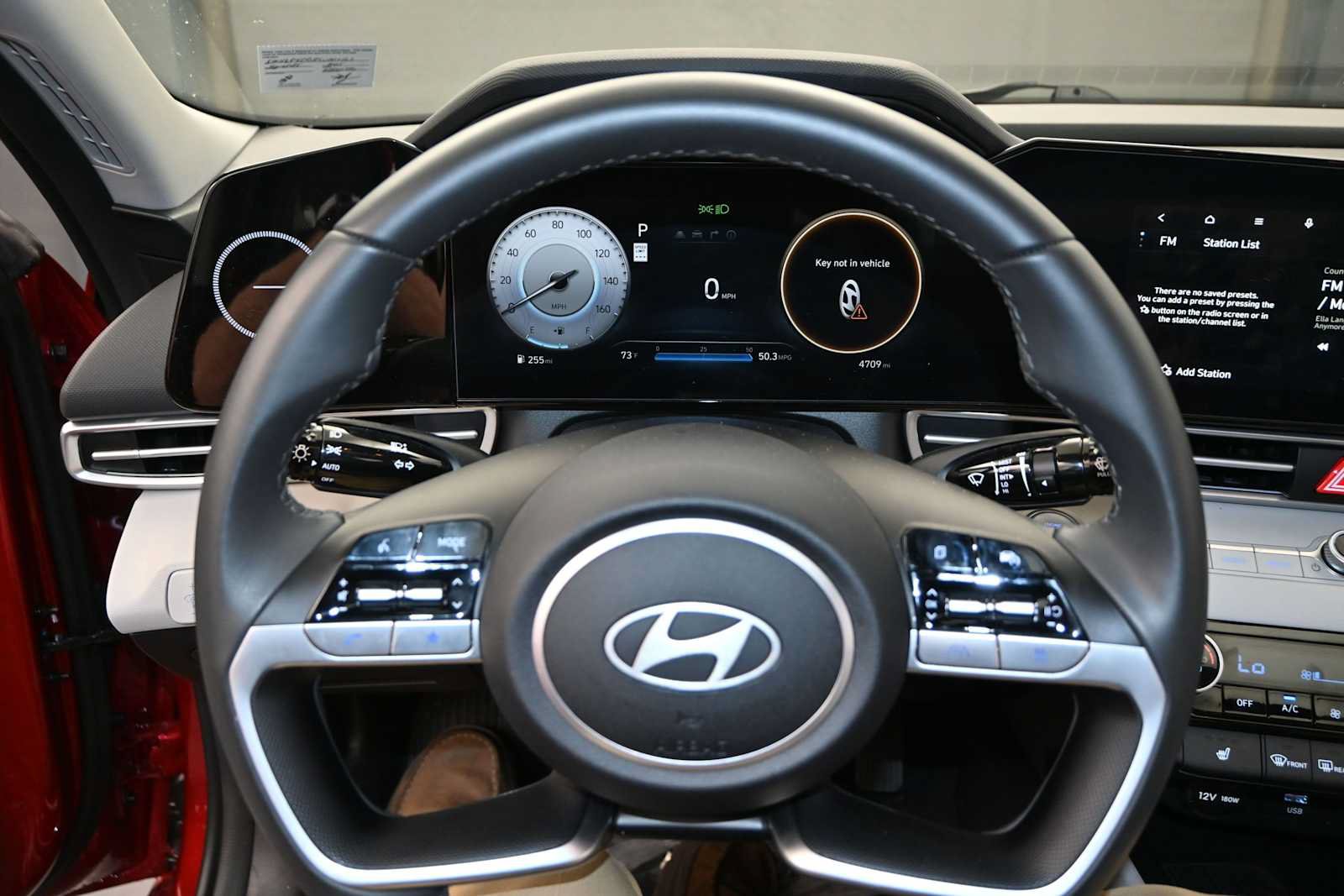 Used 2025 Hyundai Elantra Limited FWD image 13
