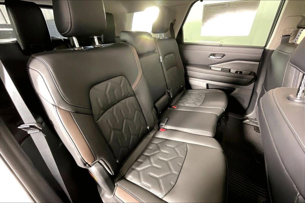 New 2026 Nissan Pathfinder Platinum w/ Cargo Package image 19