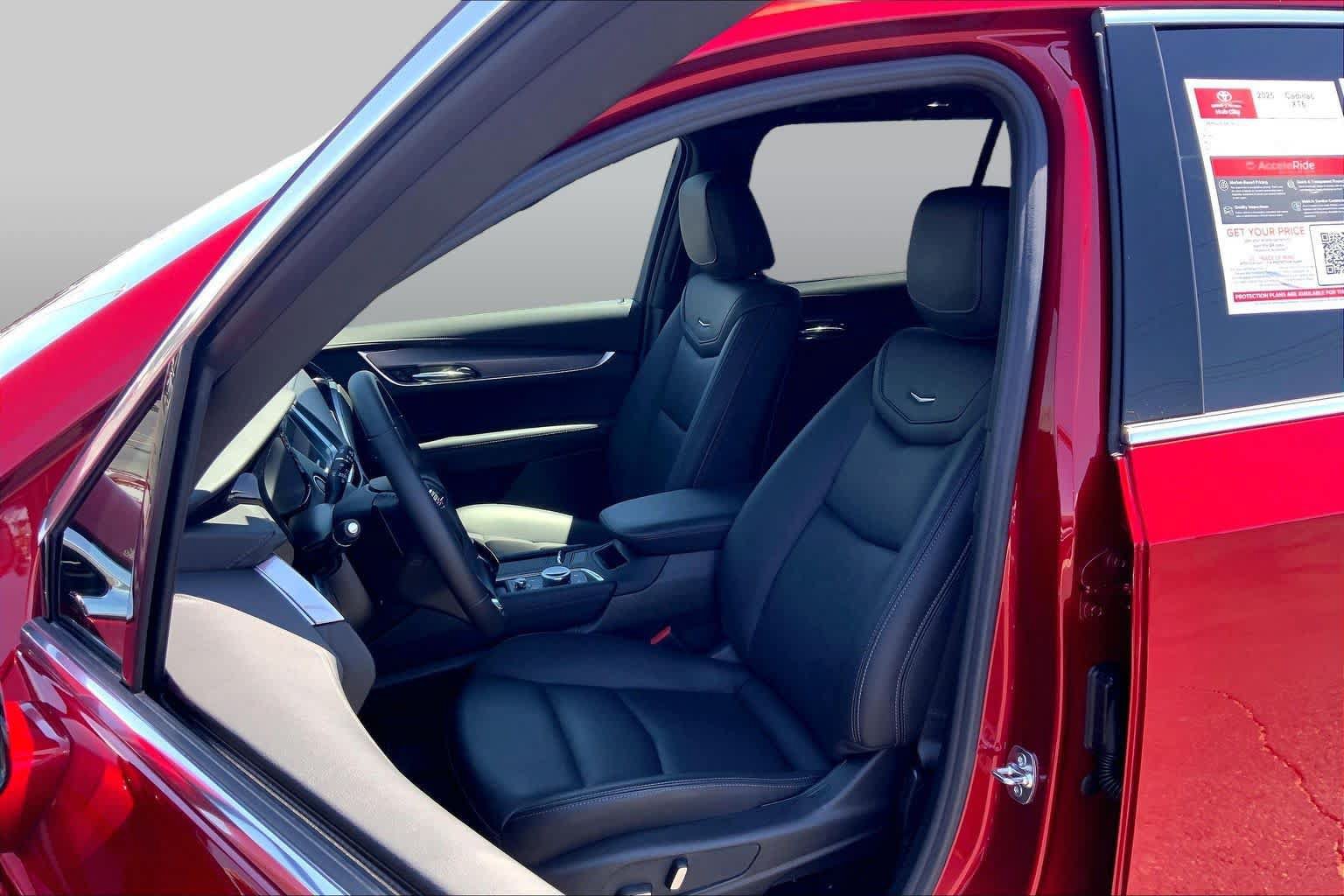 Used 2025 Cadillac XT6 Luxury FWD image 8