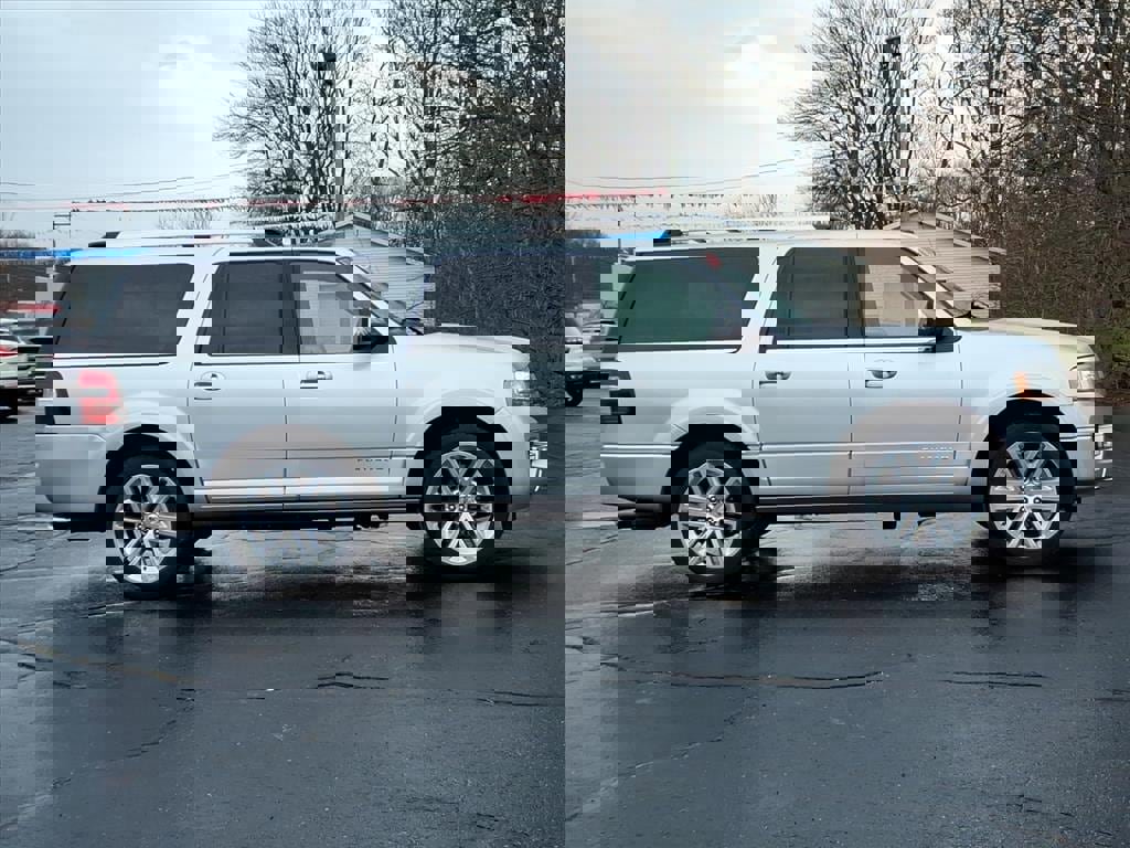 Used 2017 Ford Expedition EL Platinum image 4