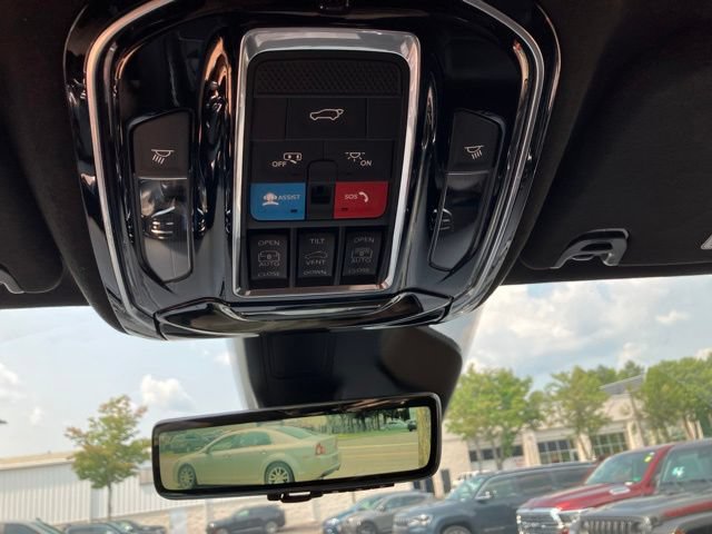 Used 2023 Jeep Grand Wagoneer Series II AWD/4WD image 16