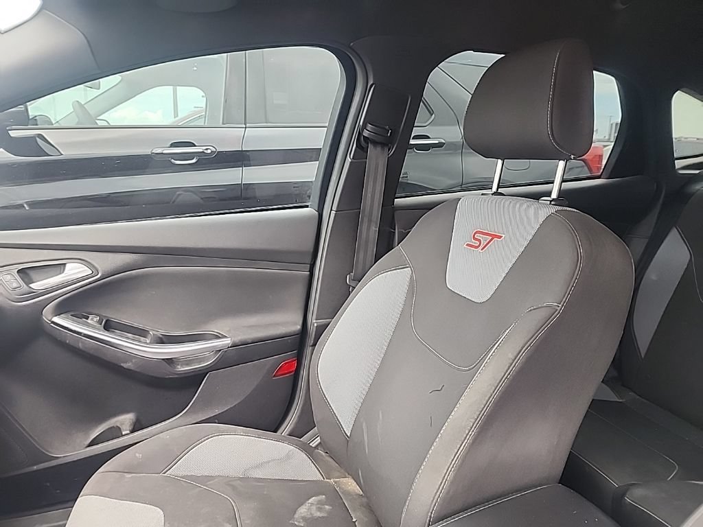 Used 2018 Ford Focus ST FWD image 18