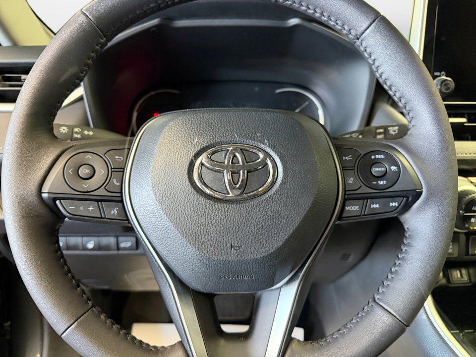 Used 2025 Toyota RAV4 XLE w/ Convenience Package AWD/4WD image 13