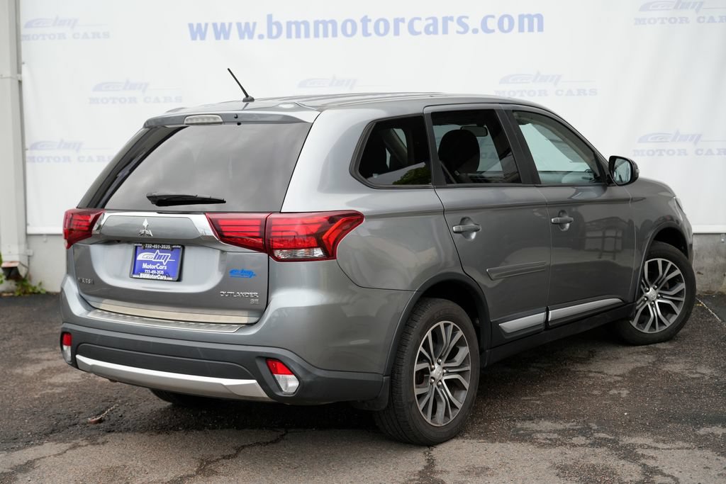 Used 2016 Mitsubishi Outlander SE AWD/4WD image 3