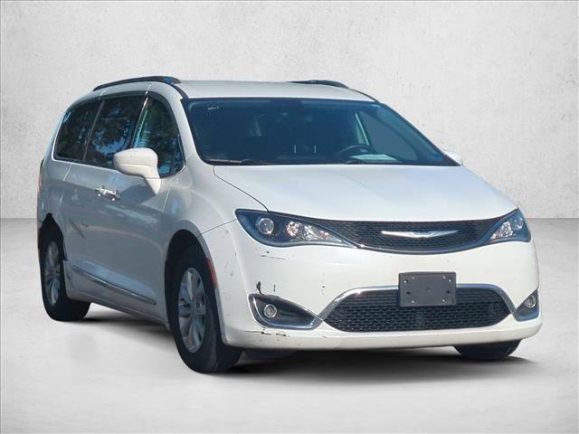 Used 2018 Chrysler Pacifica Touring-L FWD image 3