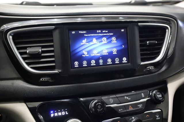 Used 2020 Chrysler Pacifica Touring-L image 19