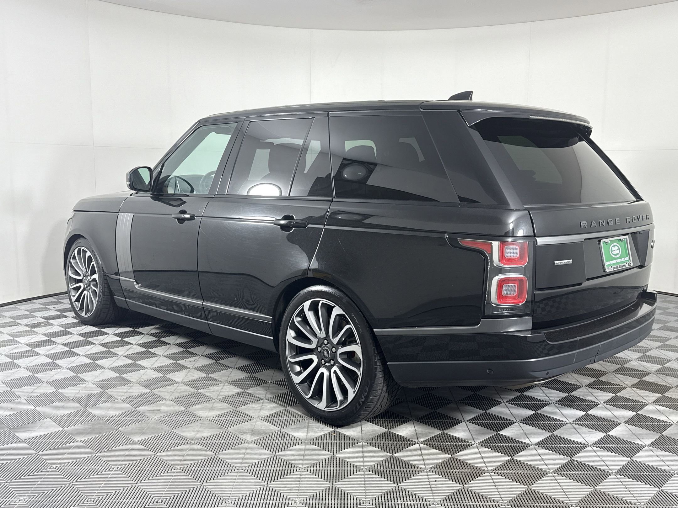 Used 2019 Land Rover Range Rover Supercharged AWD/4WD image 3