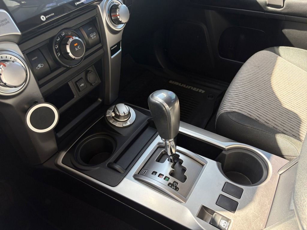 Used 2020 Toyota 4Runner SR5 AWD/4WD image 18