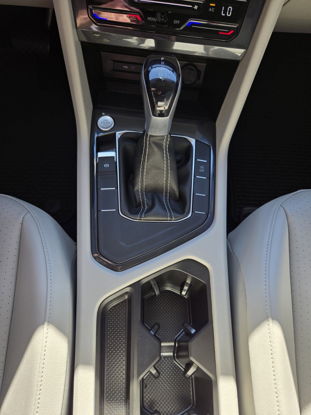 Used 2023 Volkswagen Tiguan SE image 23