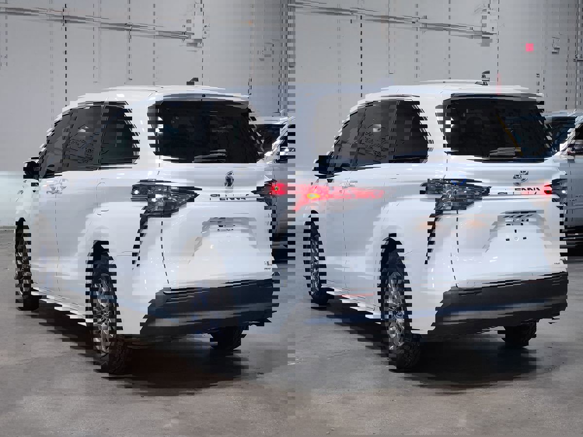 Used 2021 Toyota Sienna LE FWD image 11