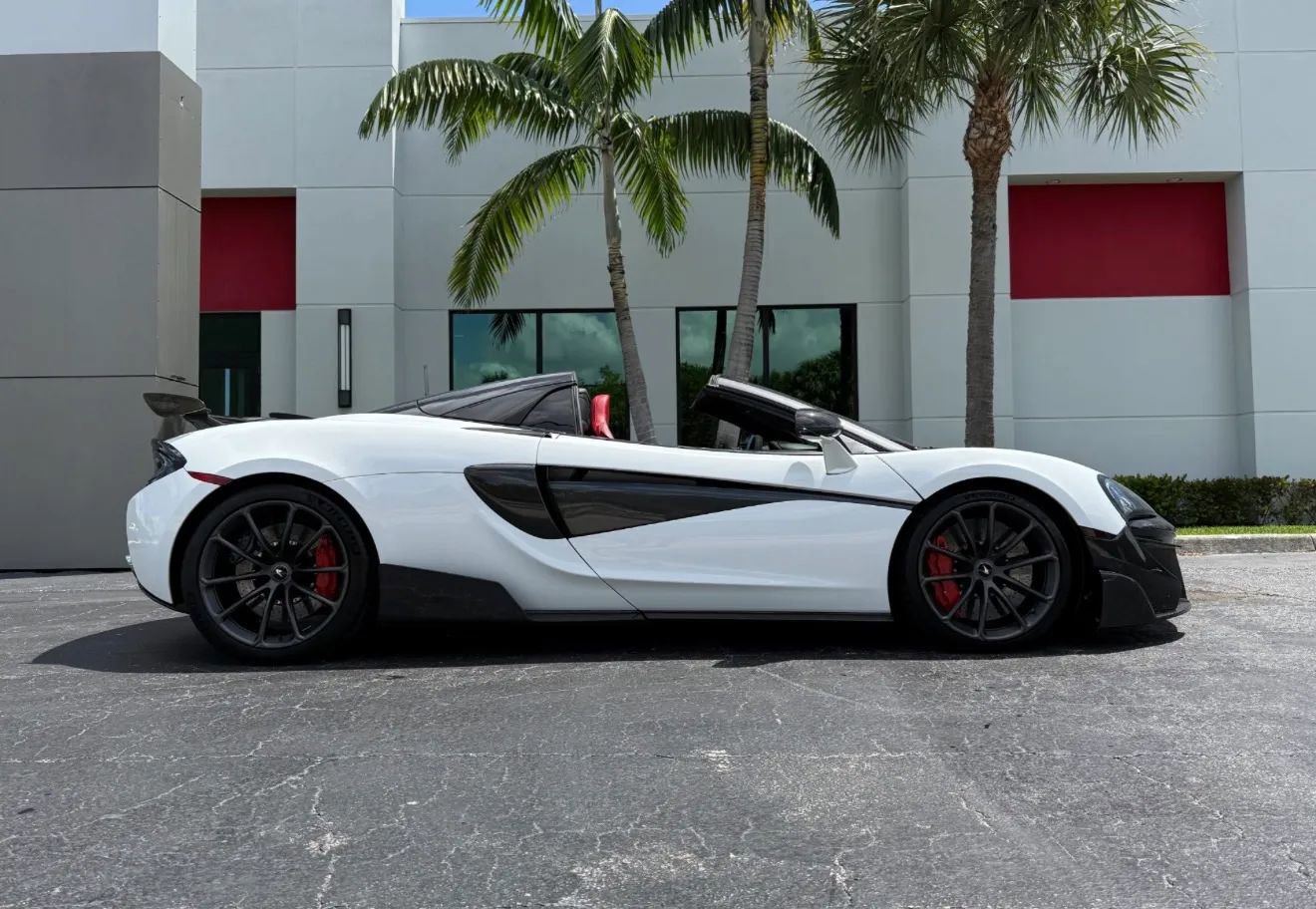 Used 2019 McLaren 570S Spider image 3
