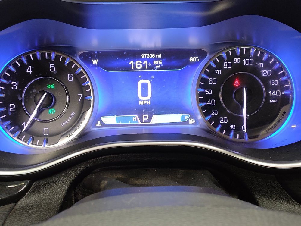 Used 2015 Chrysler 200 C FWD image 23