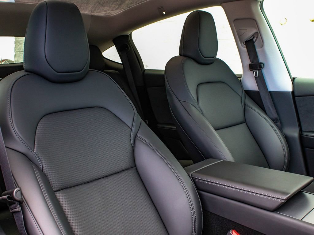 Used 2026 Tesla Model Y Long Range image 39