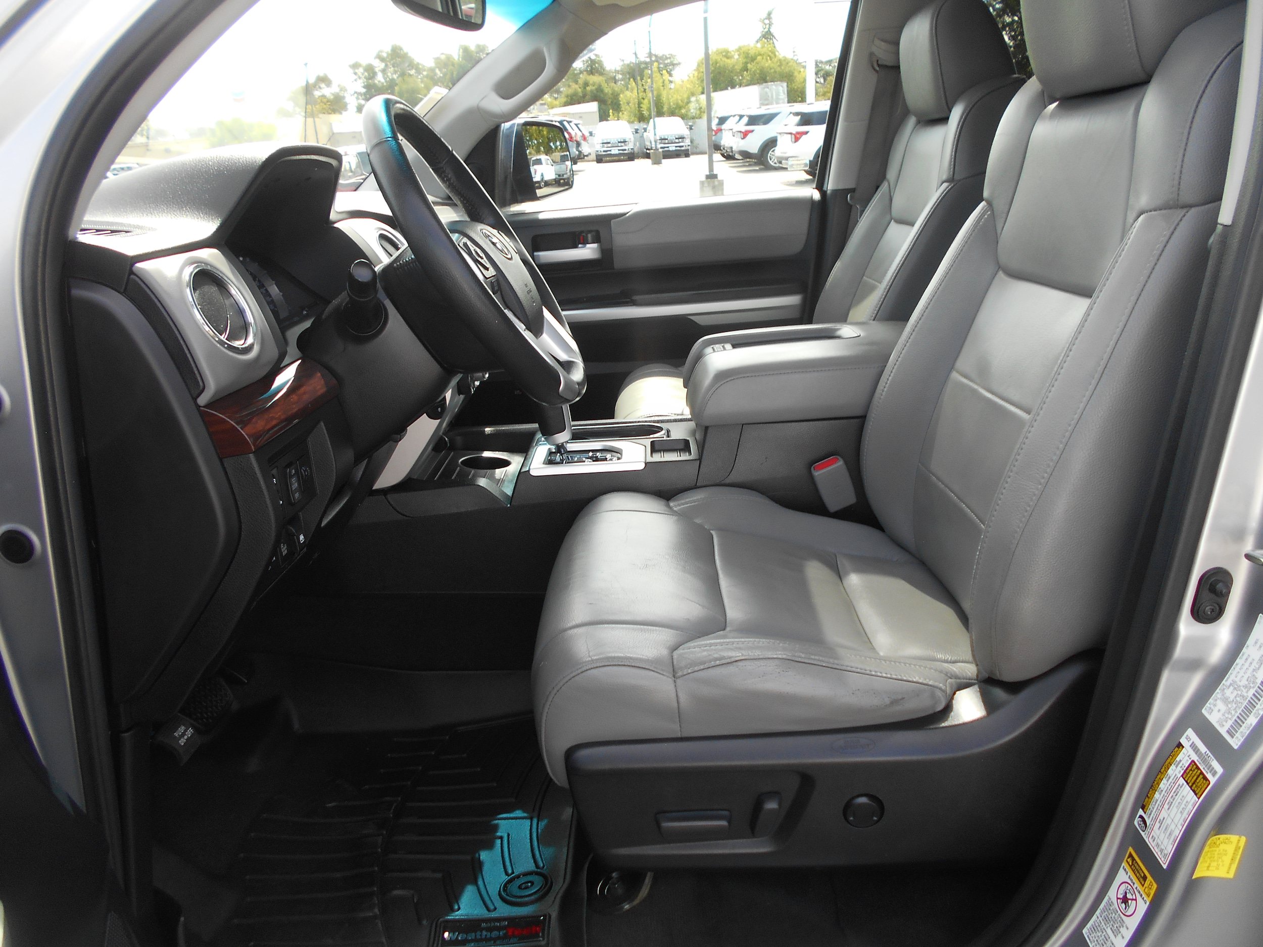 Used 2016 Toyota Tundra Limited w/ Limited Premium Package AWD/4WD image 2