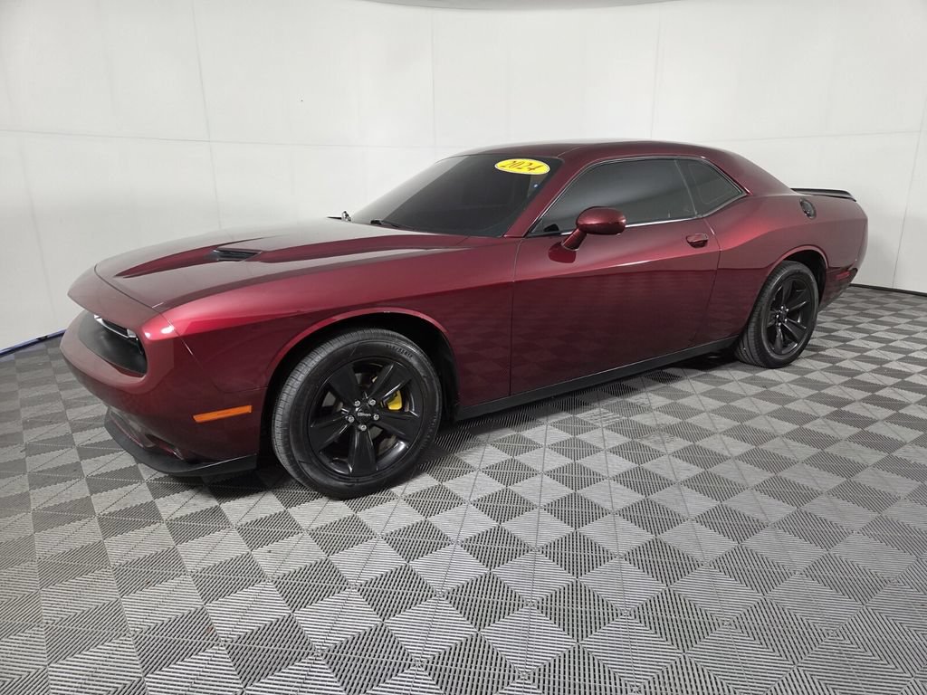 Used 2021 Dodge Challenger SXT RWD image 8