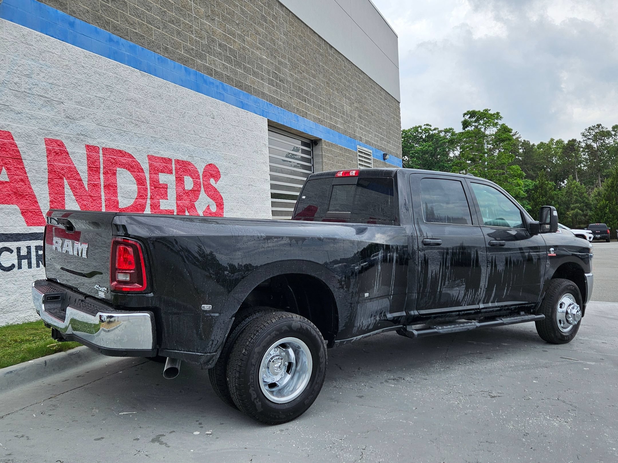 New 2026 RAM 3500 Tradesman AWD/4WD image 7