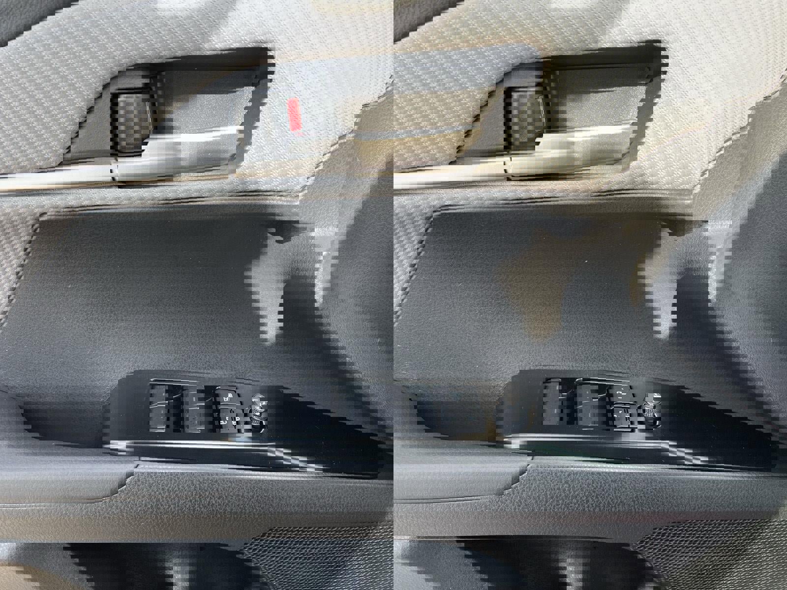 Used 2025 Toyota Camry SE w/ Multimedia Upgrade Package image 17