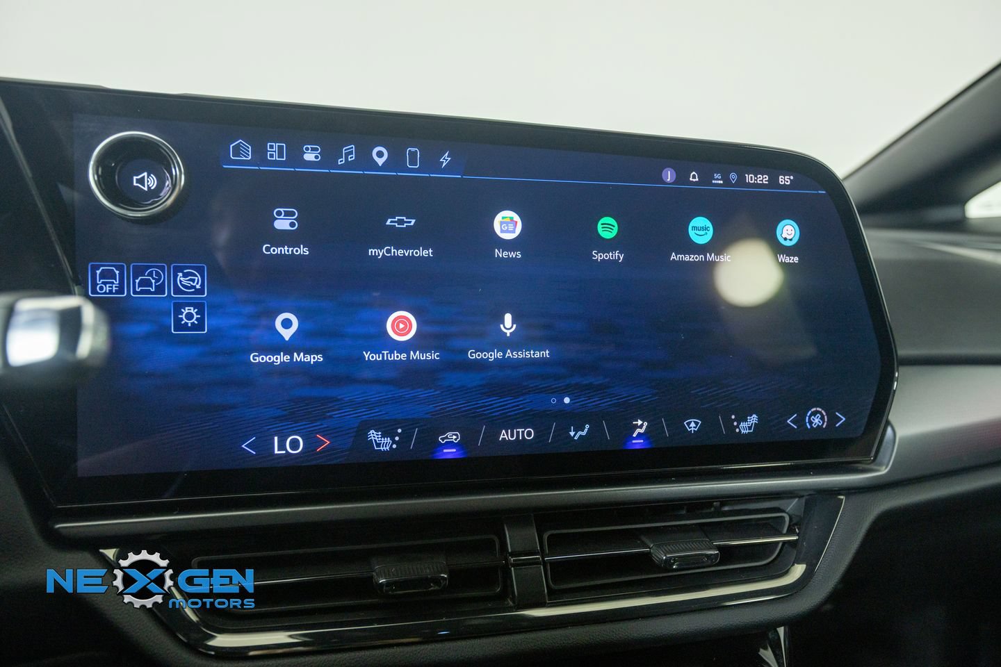 Used 2024 Chevrolet Equinox EV RS FWD image 21