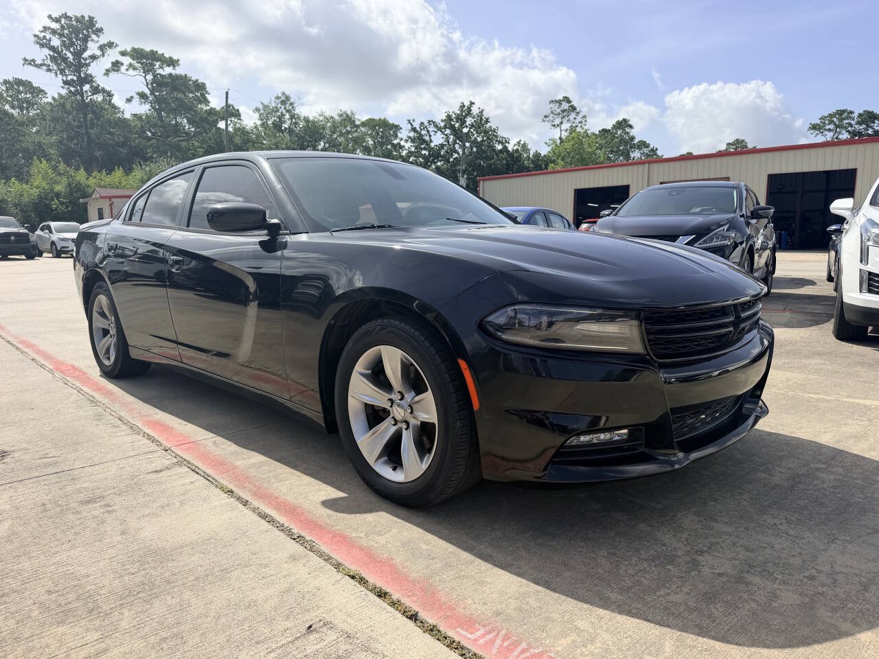 Used 2016 Dodge Charger SXT w/ Navigation & Travel Group RWD image 4